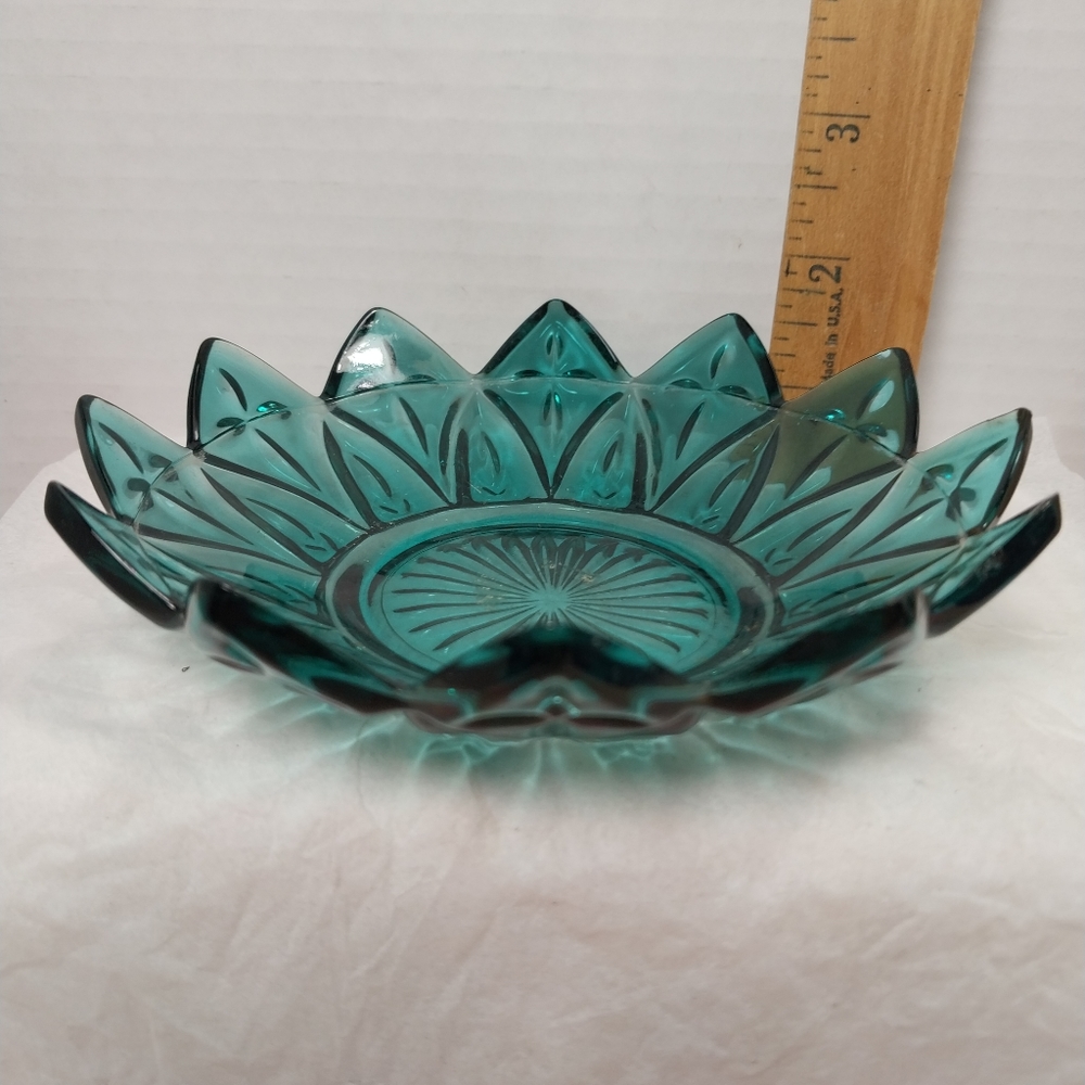 Dark aqua green cut glass - Picture 2 of 2